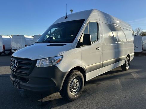 Used 2025 Mercedes-Benz Sprinter 2500 image 3