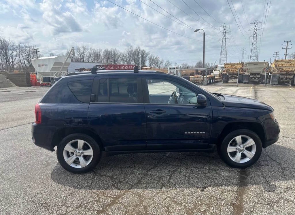 Used 2014 Jeep Compass Latitude w/ Sun/Sound Group AWD/4WD image 3
