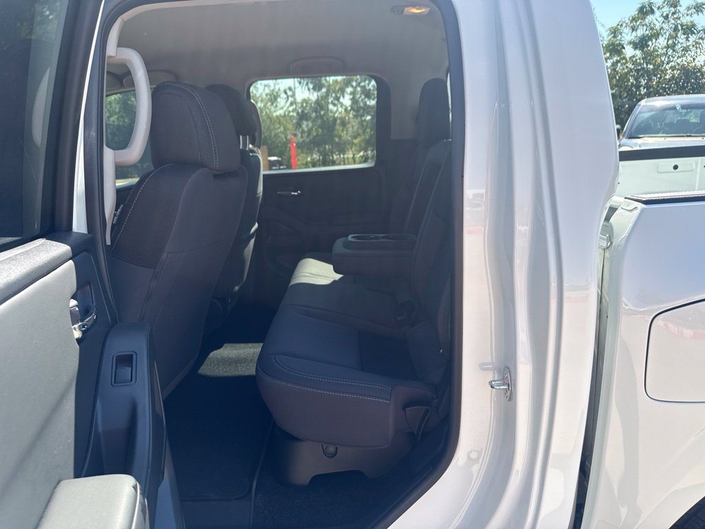 Used 2025 Nissan Frontier SV RWD image 14