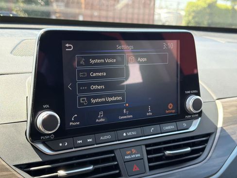 Used 2025 Nissan Altima 2.5 SV FWD image 40