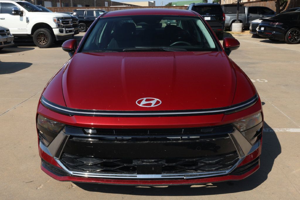 Used 2025 Hyundai Sonata SEL FWD image 2