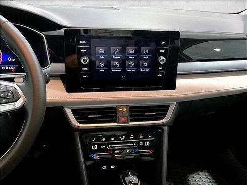 Used 2025 Volkswagen Taos SE FWD image 24