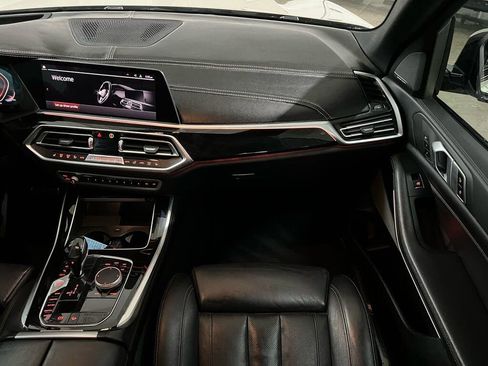 Used 2019 BMW X5 xDrive40i w/ M Sport Package image 19