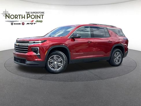 Used 2024 Chevrolet Traverse LT FWD image 1