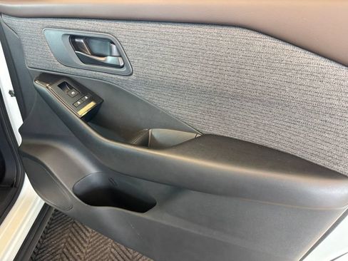 Used 2023 Nissan Rogue S AWD/4WD image 24