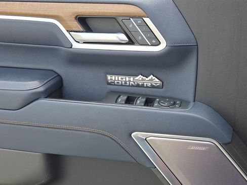 Certified 2022 Chevrolet Silverado 1500 High Country w/ Technology Package AWD/4WD image 25