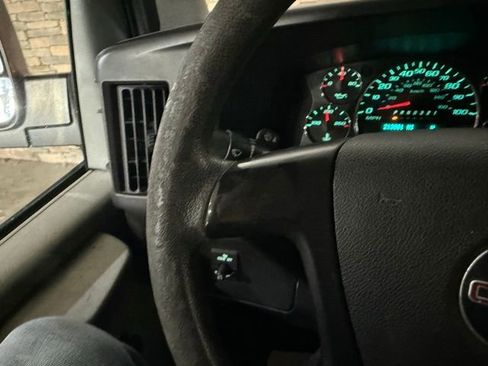 Used 2011 GMC Savana 1500 RWD image 14