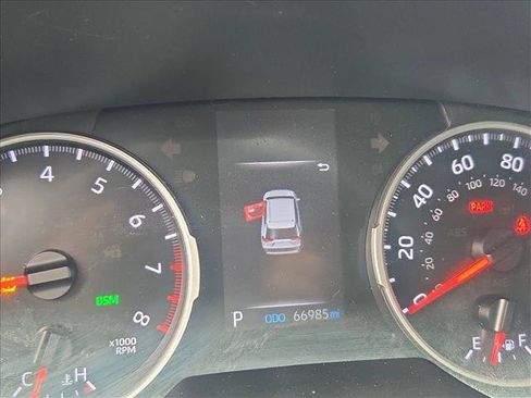 Used 2021 Toyota RAV4 XLE Premium image 10