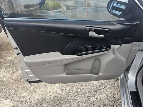 Used 2014 Toyota Camry L image 14