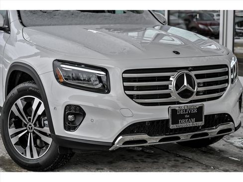 Certified 2026 Mercedes-Benz GLB 250 GLB 250 4MATIC image 2