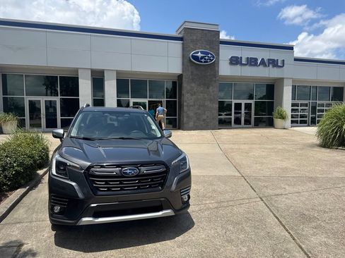 Used 2022 Subaru Forester Touring AWD/4WD image 2