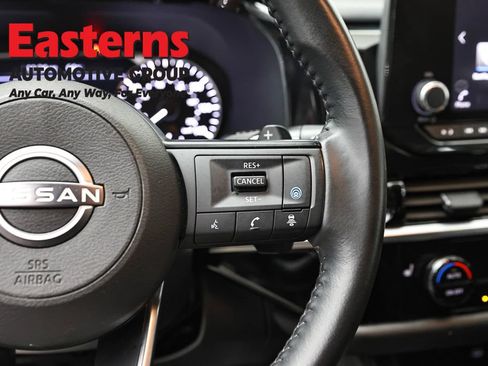 Used 2025 Nissan Pathfinder SV FWD image 16