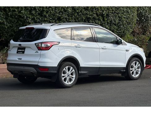 Used 2018 Ford Escape SE AWD/4WD image 2