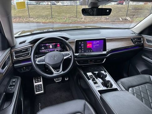 Used 2024 Volkswagen Atlas SEL Premium R-Line image 37