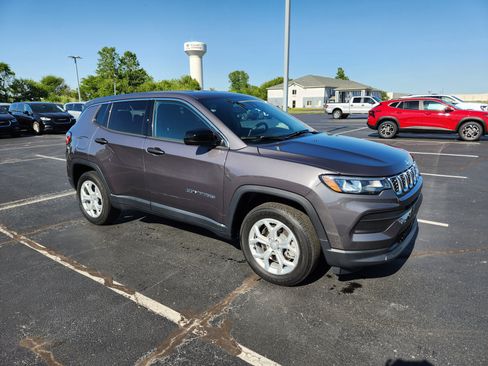 Used 2024 Jeep Compass Sport AWD/4WD image 9