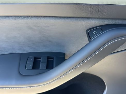 Used 2024 Tesla Model Y Long Range image 27