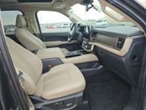 Used 2022 Ford Expedition Limited image 12