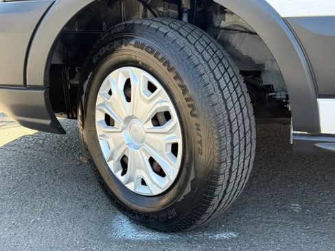 Used 2017 Ford Transit 350 XLT RWD image 13