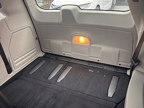 Used 2016 Chrysler Town & Country Touring w/ Driver Convenience Group image 14