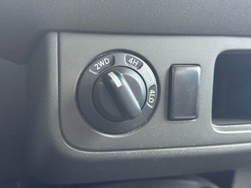 Used 2009 Nissan Frontier SE w/ SE Value Truck Pkg image 14