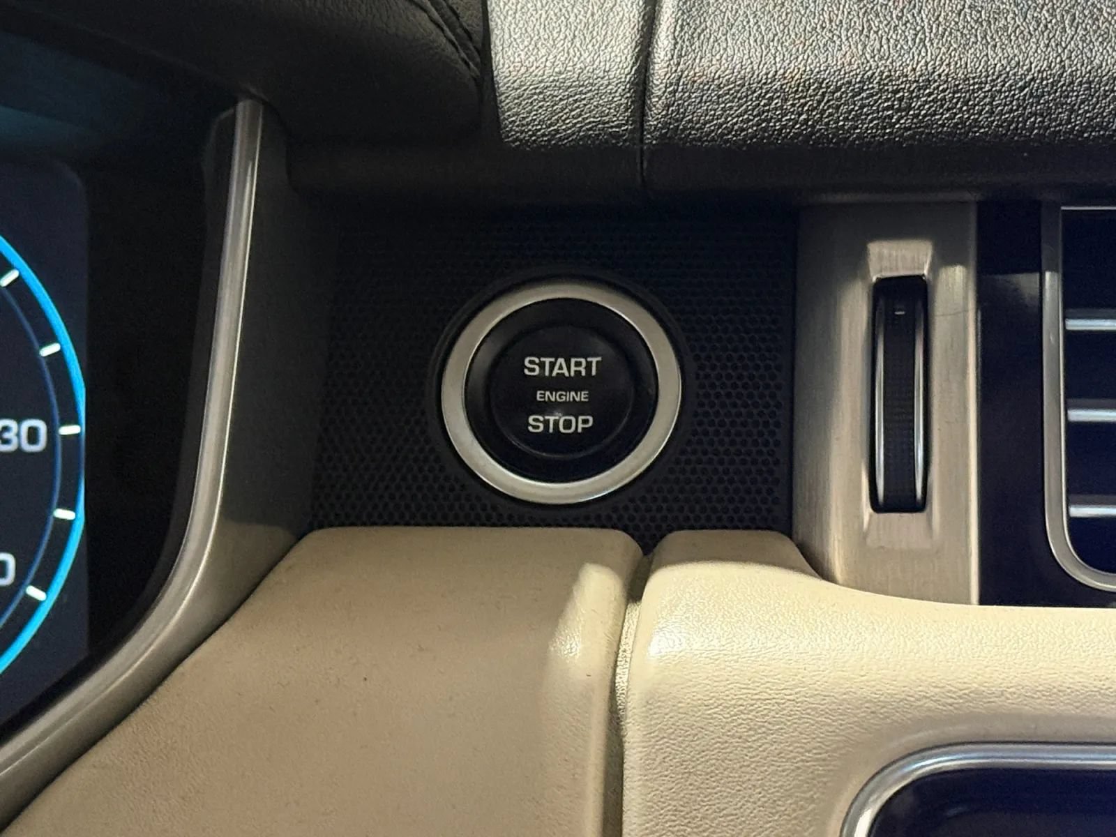 Used 2013 Land Rover Range Rover HSE AWD/4WD image 32