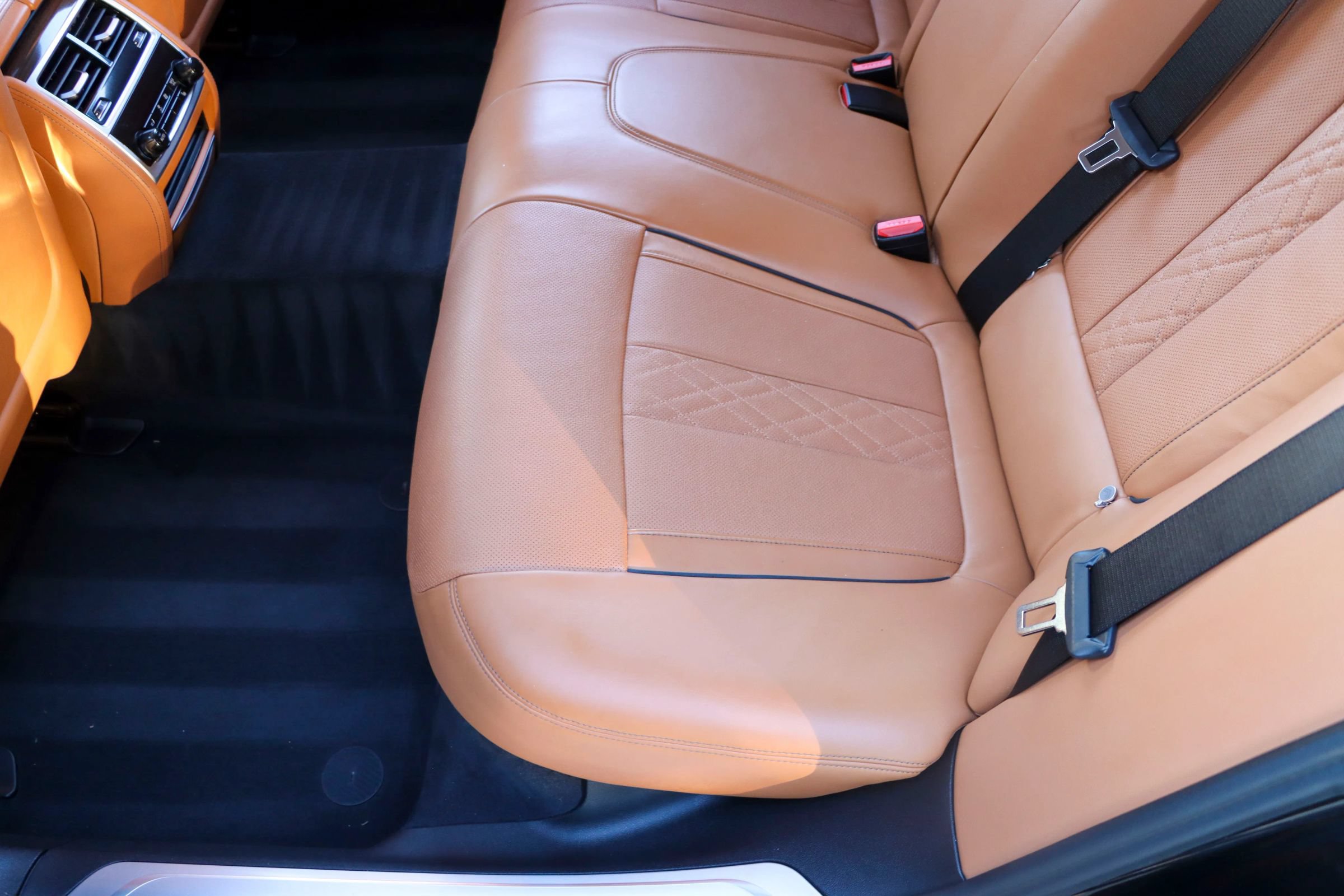 Used 2018 BMW 740e xDrive AWD/4WD image 18