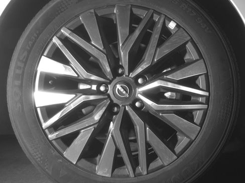 Used 2025 Nissan Altima 2.5 SV FWD image 13