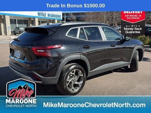 Used 2025 Chevrolet Trax LT w/ LT Convenience Package image 6