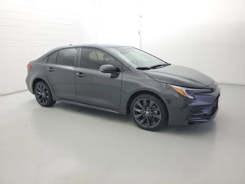 Used 2023 Toyota Corolla SE image 4