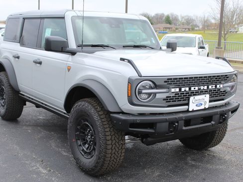 New 2026 Ford Bronco Badlands AWD/4WD image 9