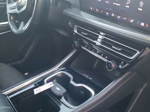 Used 2024 Chevrolet Traverse LT image 8