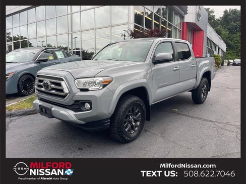 Used 2021 Toyota Tacoma SR5 AWD/4WD image 1