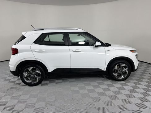 Used 2024 Hyundai Venue SEL FWD image 8