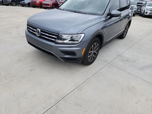 Used 2020 Volkswagen Tiguan SE w/ Panoramic Sunroof Package image 4