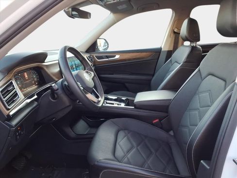 Used 2024 Volkswagen Atlas SE image 8