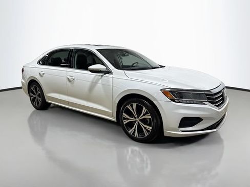 Used 2021 Volkswagen Passat 2.0T SE FWD image 3