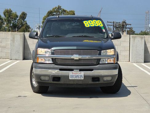 Used 2005 Chevrolet Avalanche Z71 w/ Preferred Equipment Group image 2