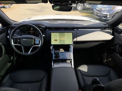 Used 2025 Land Rover Range Rover Sport SE image 22