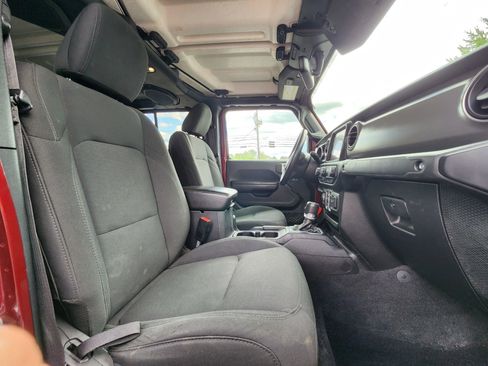 Used 2021 Jeep Gladiator Sport image 39