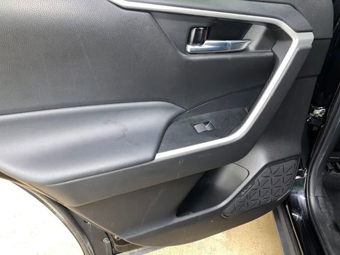 Used 2022 Toyota RAV4 XLE w/ Convenience Package AWD/4WD image 16