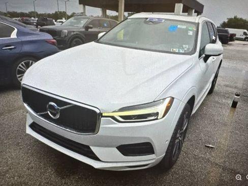 Used 2018 Volvo XC60 T5 Momentum w/ Vision Package AWD/4WD image 1