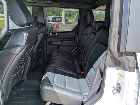 Used 2024 Ford Bronco Badlands image 10
