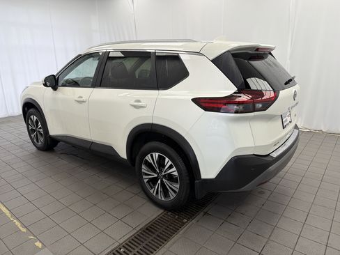 Used 2023 Nissan Rogue SV w/ SV Premium B Package FWD image 3