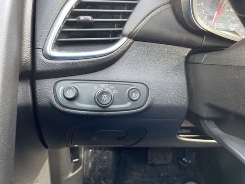 Used 2019 Chevrolet Trax Premier image 25