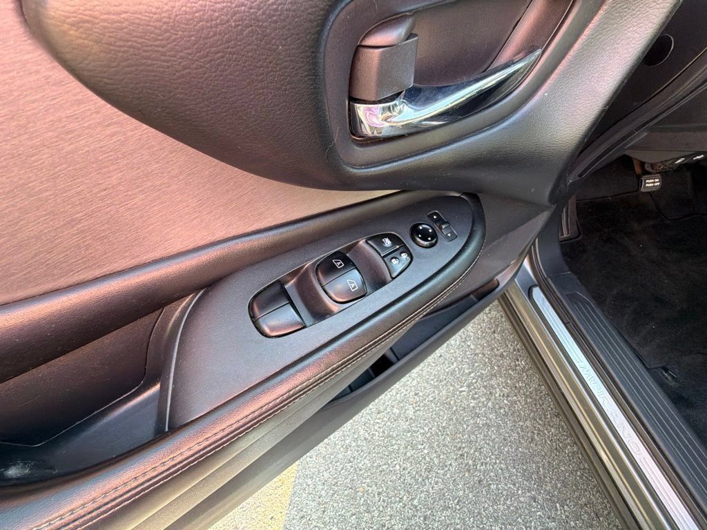 Used 2023 Nissan Murano SV AWD/4WD image 11