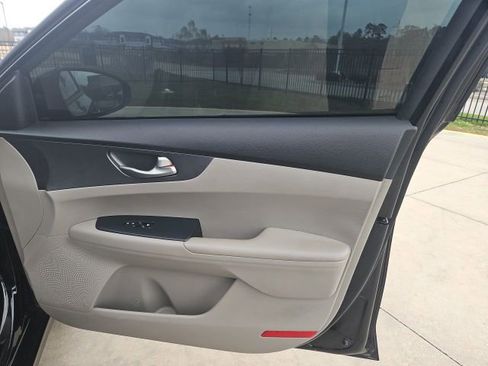 Used 2021 Kia Forte LXS image 32