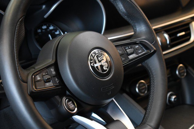 Used 2022 Alfa Romeo Stelvio Ti AWD/4WD image 29