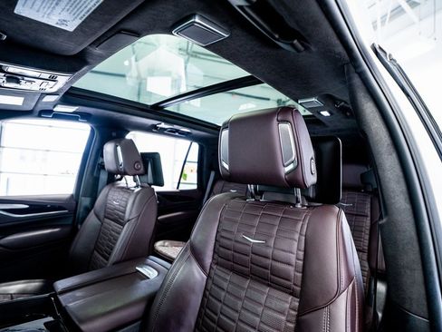 Used 2023 Cadillac Escalade V w/ LPO, ONYX Package image 43