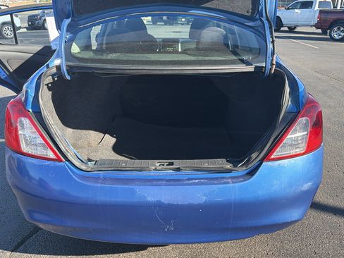 Used 2013 Nissan Versa SV FWD image 11