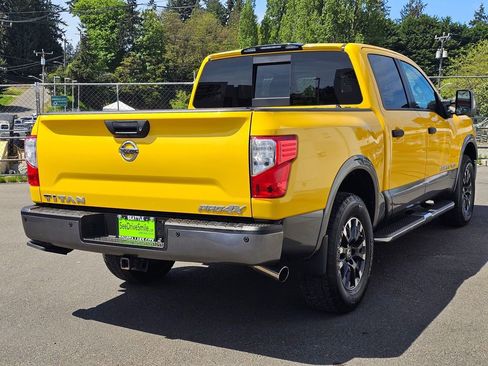 Used 2018 Nissan Titan PRO-4X w/ Pro-4x Convenience Package AWD/4WD image 10